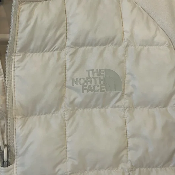 The North Face White Quilted Ski Jacket with High Collar Women’s Size Large - Picture 3 of 8